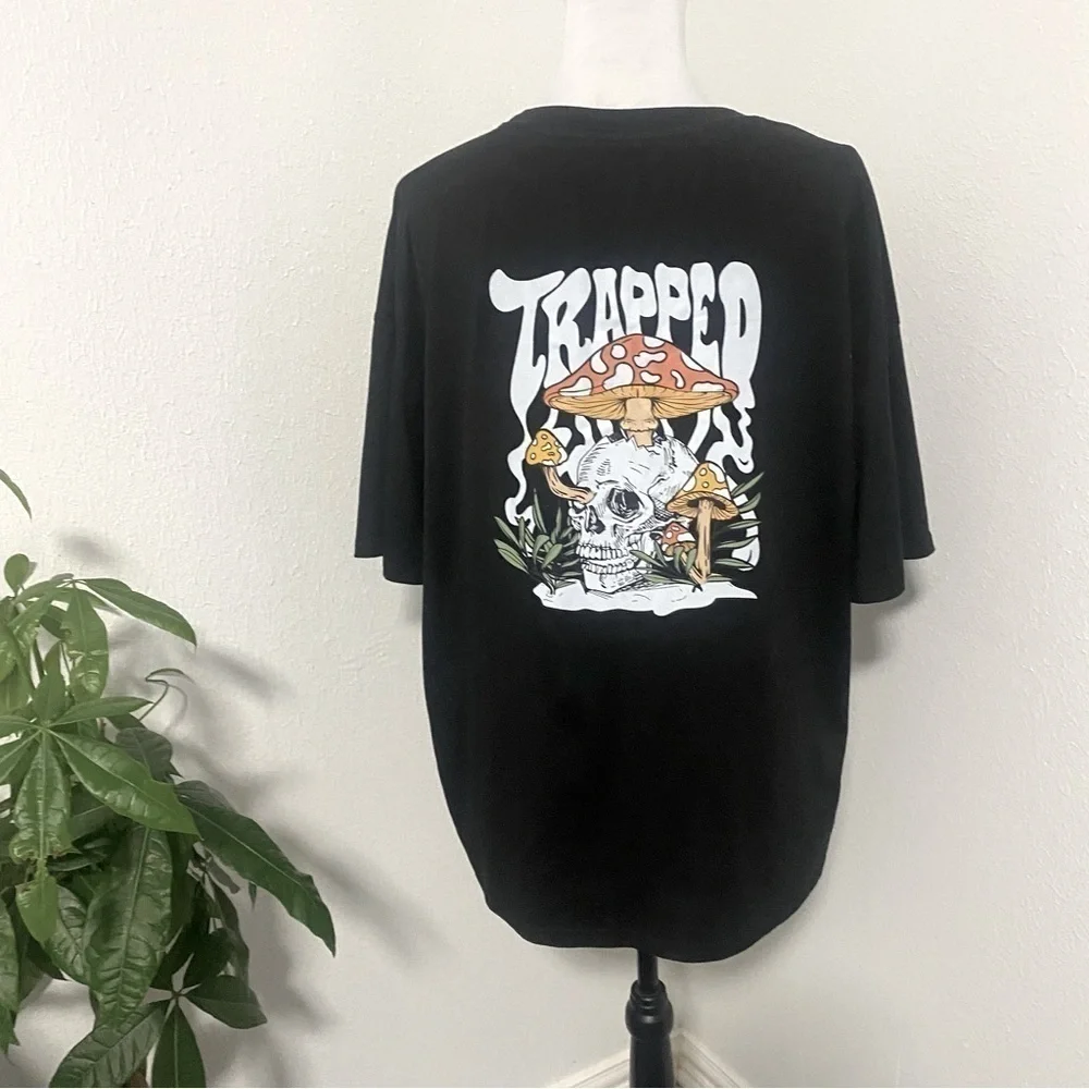 Mushroom & Letter Graphic “TRAPPED” Drop Shoulder Tee Black Unisex Size Medium